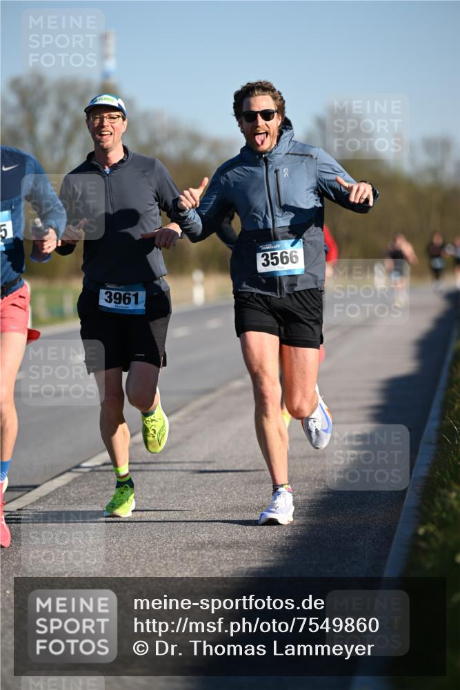 06.04.2025 - 44. Internationalen Wilhelmsburger Insellauf Dr. Thomas Lammeyer http://msf.ph/oto/7549860 06.04.2025 09:19:42 Laufen 51, 3961, 3566 meine-sportfotos.de