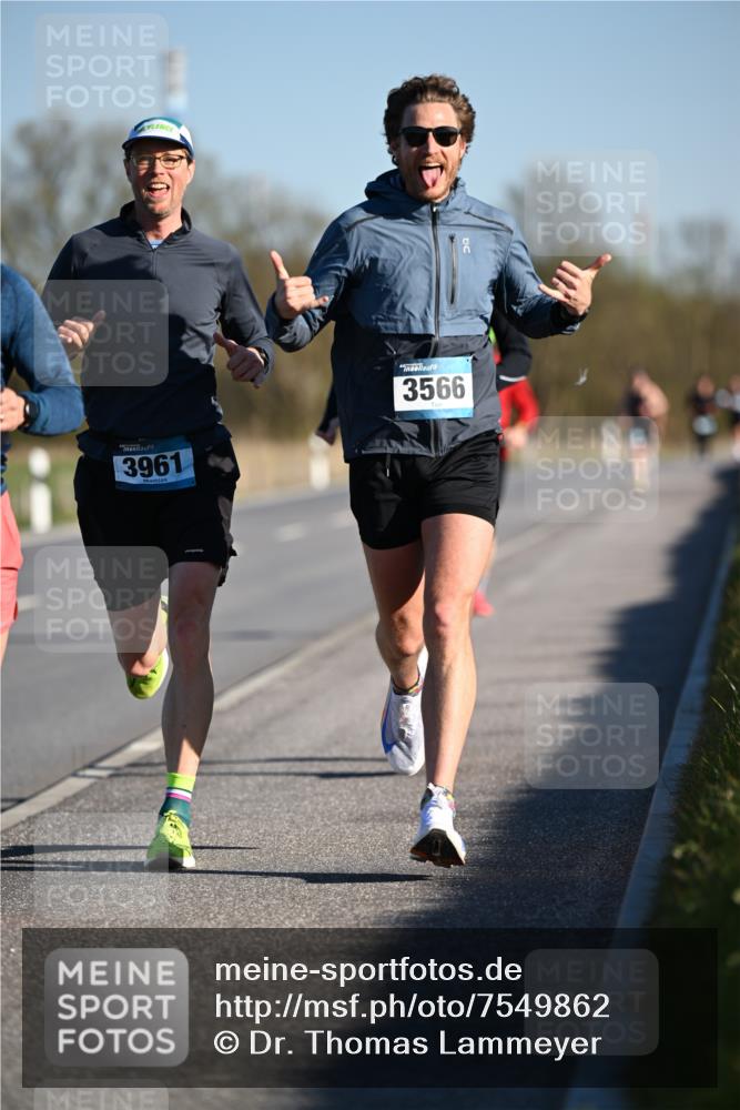 06.04.2025 - 44. Internationalen Wilhelmsburger Insellauf Dr. Thomas Lammeyer http://msf.ph/oto/7549862 06.04.2025 09:19:43 Laufen 3961, 3566 meine-sportfotos.de
