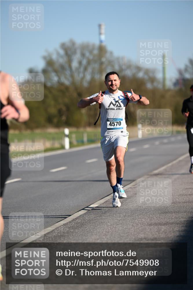 06.04.2025 - 44. Internationalen Wilhelmsburger Insellauf Dr. Thomas Lammeyer http://msf.ph/oto/7549908 06.04.2025 09:20:03 Laufen 4570 meine-sportfotos.de