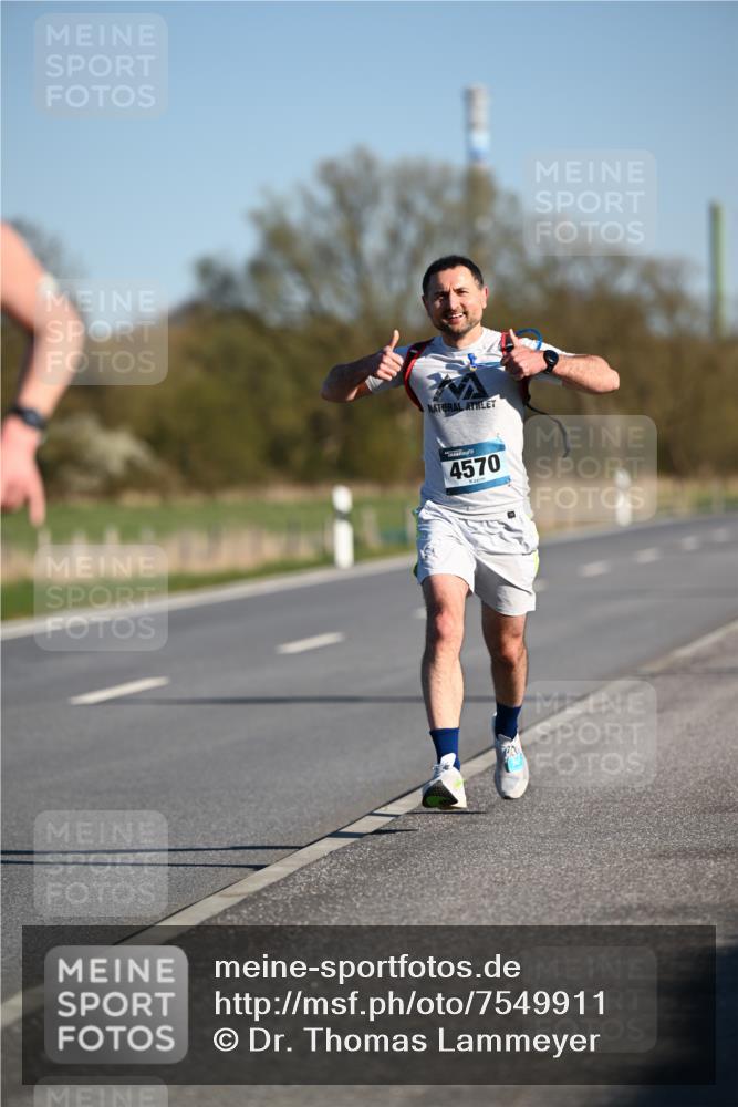 06.04.2025 - 44. Internationalen Wilhelmsburger Insellauf Dr. Thomas Lammeyer http://msf.ph/oto/7549911 06.04.2025 09:20:04 Laufen 4570 meine-sportfotos.de