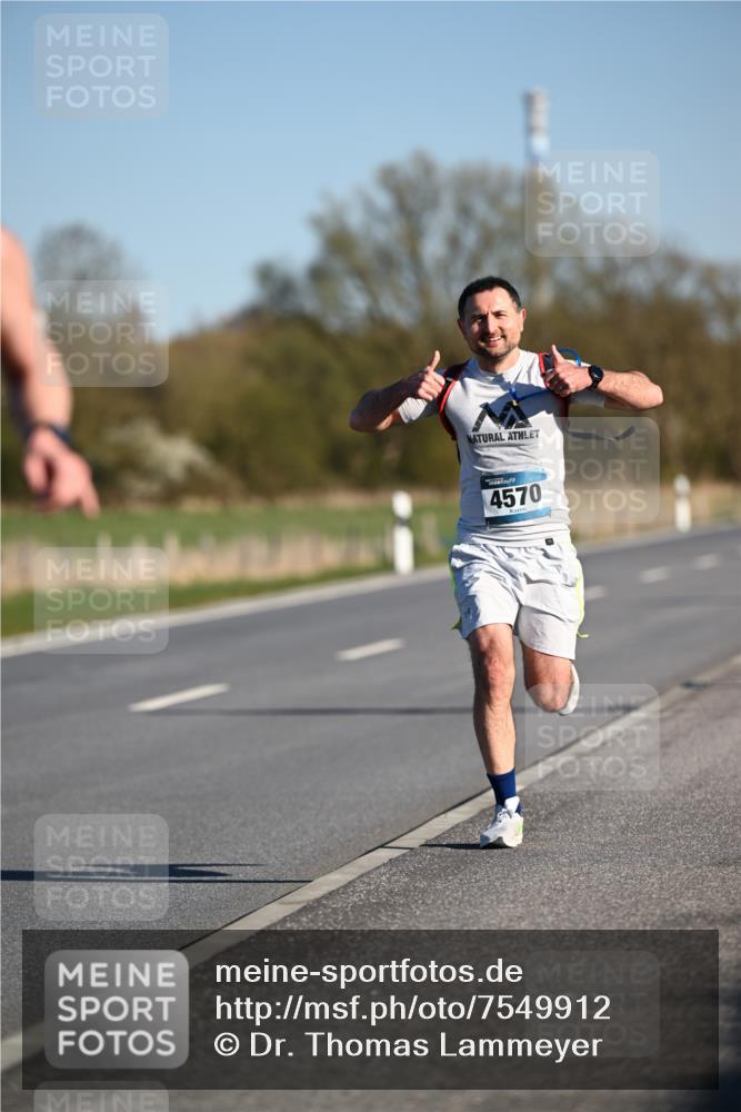 06.04.2025 - 44. Internationalen Wilhelmsburger Insellauf Dr. Thomas Lammeyer http://msf.ph/oto/7549912 06.04.2025 09:20:04 Laufen 4570 meine-sportfotos.de