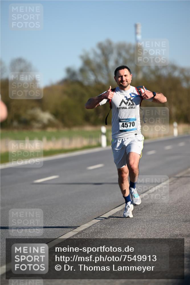 06.04.2025 - 44. Internationalen Wilhelmsburger Insellauf Dr. Thomas Lammeyer http://msf.ph/oto/7549913 06.04.2025 09:20:04 Laufen 4570 meine-sportfotos.de