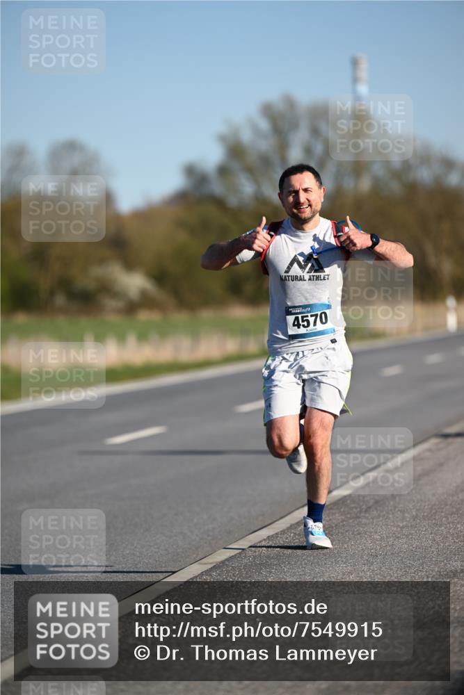 06.04.2025 - 44. Internationalen Wilhelmsburger Insellauf Dr. Thomas Lammeyer http://msf.ph/oto/7549915 06.04.2025 09:20:04 Laufen 4570 meine-sportfotos.de