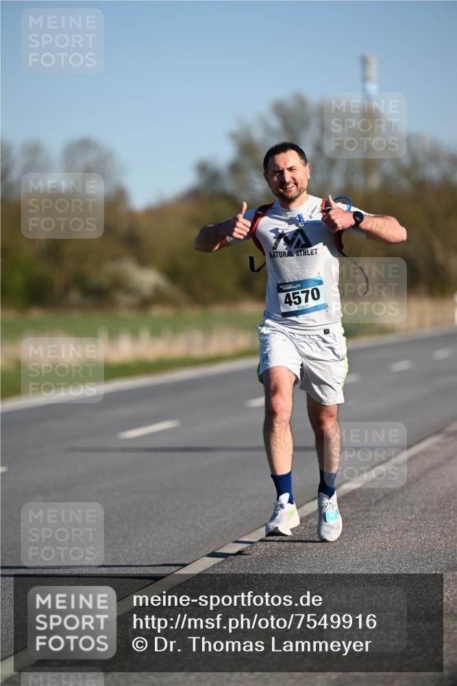 06.04.2025 - 44. Internationalen Wilhelmsburger Insellauf Dr. Thomas Lammeyer http://msf.ph/oto/7549916 06.04.2025 09:20:04 Laufen 4570 meine-sportfotos.de