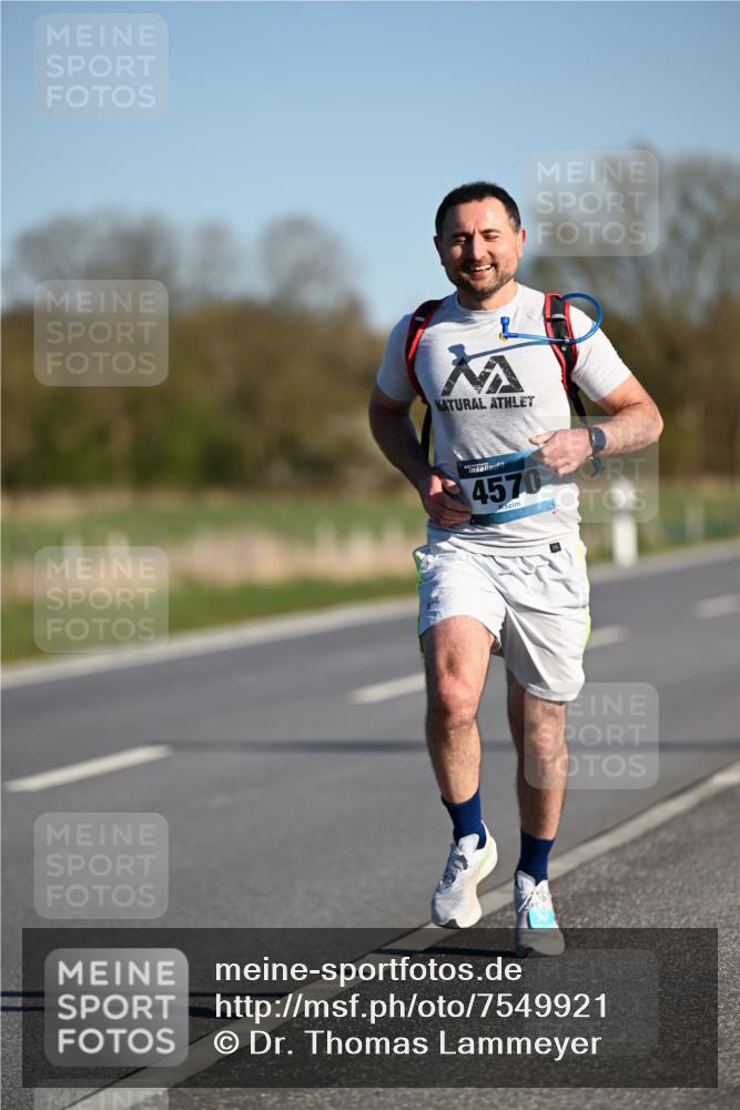 06.04.2025 - 44. Internationalen Wilhelmsburger Insellauf Dr. Thomas Lammeyer http://msf.ph/oto/7549921 06.04.2025 09:20:05 Laufen 4570 meine-sportfotos.de