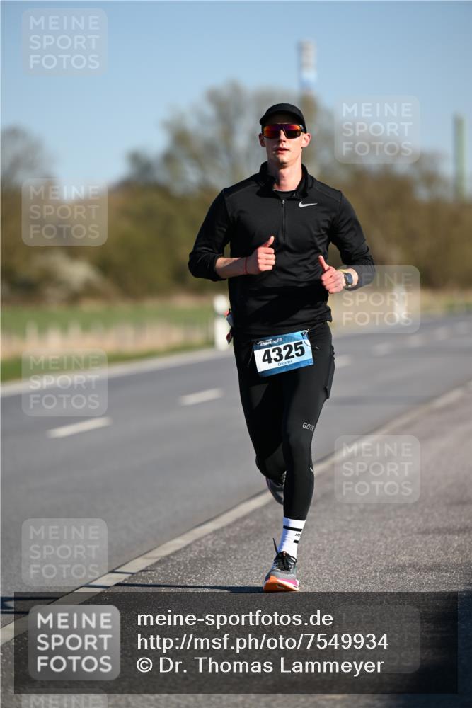 06.04.2025 - 44. Internationalen Wilhelmsburger Insellauf Dr. Thomas Lammeyer http://msf.ph/oto/7549934 06.04.2025 09:20:08 Laufen 4325 meine-sportfotos.de