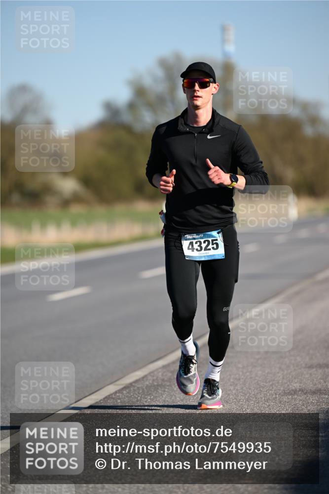 06.04.2025 - 44. Internationalen Wilhelmsburger Insellauf Dr. Thomas Lammeyer http://msf.ph/oto/7549935 06.04.2025 09:20:08 Laufen 4325 meine-sportfotos.de