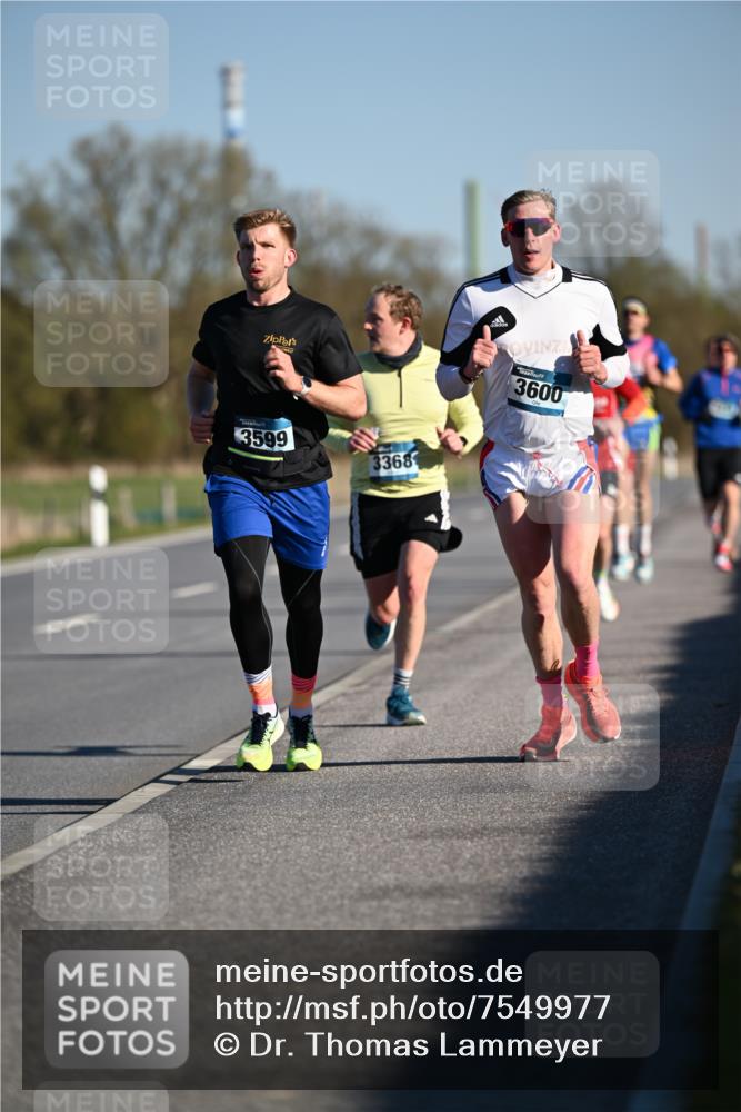 06.04.2025 - 44. Internationalen Wilhelmsburger Insellauf Dr. Thomas Lammeyer http://msf.ph/oto/7549977 06.04.2025 09:20:19 Laufen 3600, 3599, 3368 meine-sportfotos.de