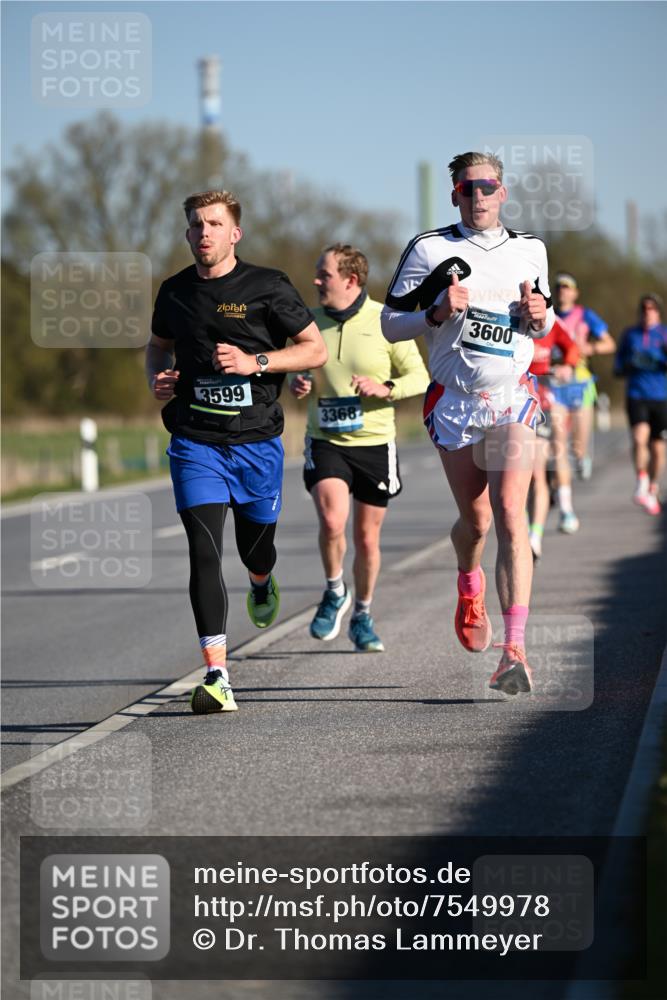 06.04.2025 - 44. Internationalen Wilhelmsburger Insellauf Dr. Thomas Lammeyer http://msf.ph/oto/7549978 06.04.2025 09:20:19 Laufen 3599, 3368, 3600 meine-sportfotos.de