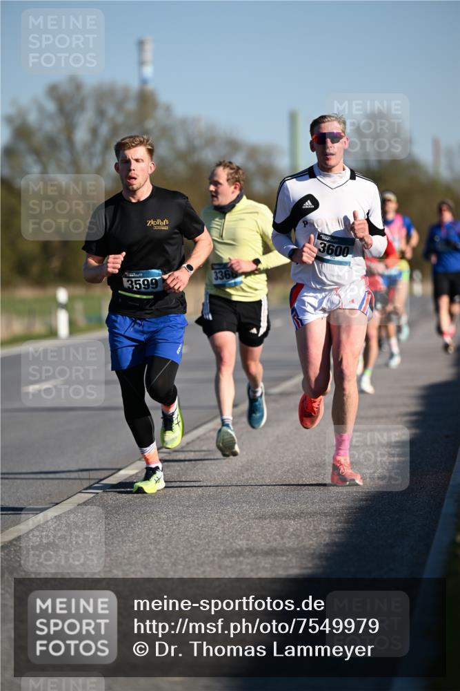 06.04.2025 - 44. Internationalen Wilhelmsburger Insellauf Dr. Thomas Lammeyer http://msf.ph/oto/7549979 06.04.2025 09:20:19 Laufen 3599, 3366, 3600 meine-sportfotos.de