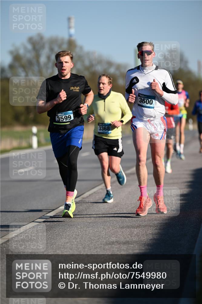 06.04.2025 - 44. Internationalen Wilhelmsburger Insellauf Dr. Thomas Lammeyer http://msf.ph/oto/7549980 06.04.2025 09:20:19 Laufen 3599, 3368, 3600 meine-sportfotos.de