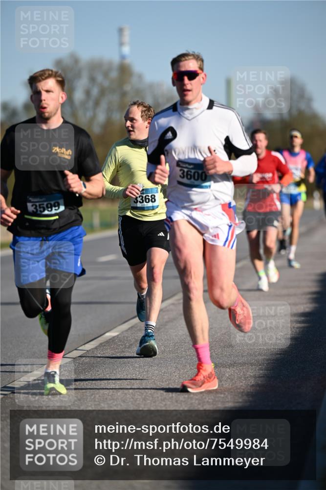06.04.2025 - 44. Internationalen Wilhelmsburger Insellauf Dr. Thomas Lammeyer http://msf.ph/oto/7549984 06.04.2025 09:20:20 Laufen 3599, 3600, 3368 meine-sportfotos.de