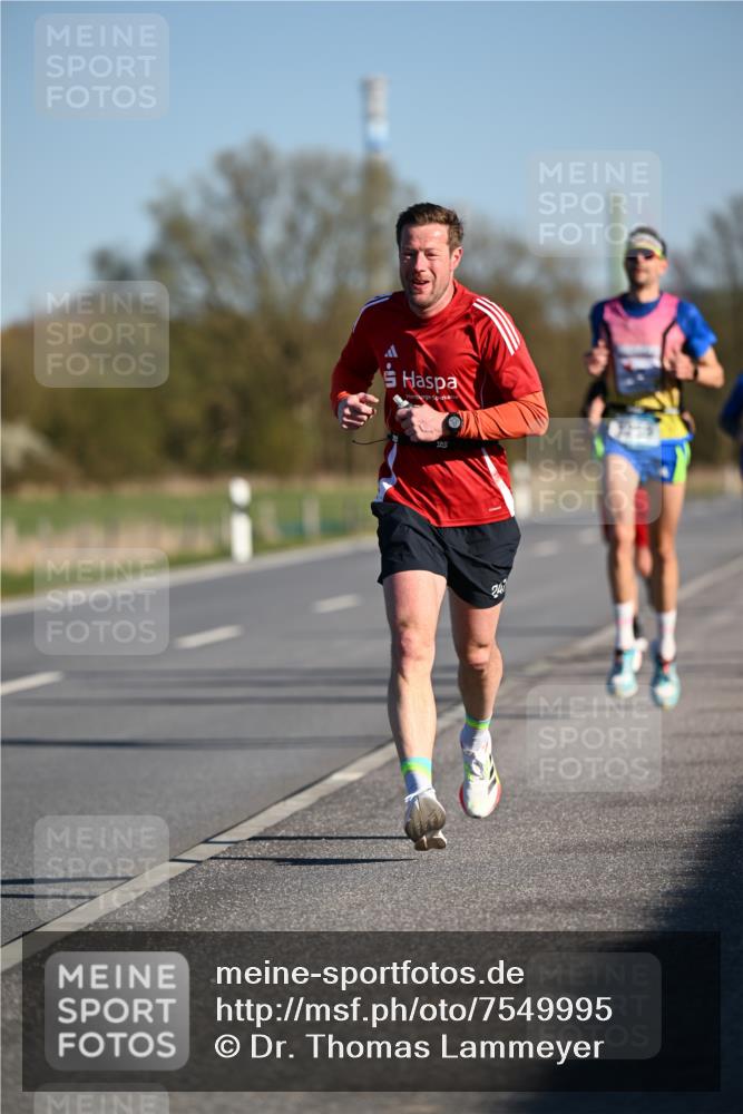 06.04.2025 - 44. Internationalen Wilhelmsburger Insellauf Dr. Thomas Lammeyer http://msf.ph/oto/7549995 06.04.2025 09:20:23 Laufen 24 meine-sportfotos.de