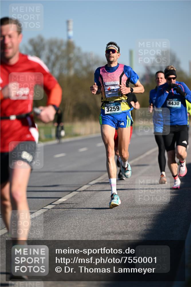06.04.2025 - 44. Internationalen Wilhelmsburger Insellauf Dr. Thomas Lammeyer http://msf.ph/oto/7550001 06.04.2025 09:20:25 Laufen 3259, 4430 meine-sportfotos.de