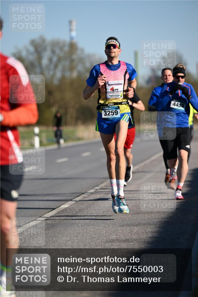 06.04.2025 - 44. Internationalen Wilhelmsburger Insellauf Dr. Thomas Lammeyer http://msf.ph/oto/7550003 06.04.2025 09:20:25 Laufen 3259, 4430 meine-sportfotos.de