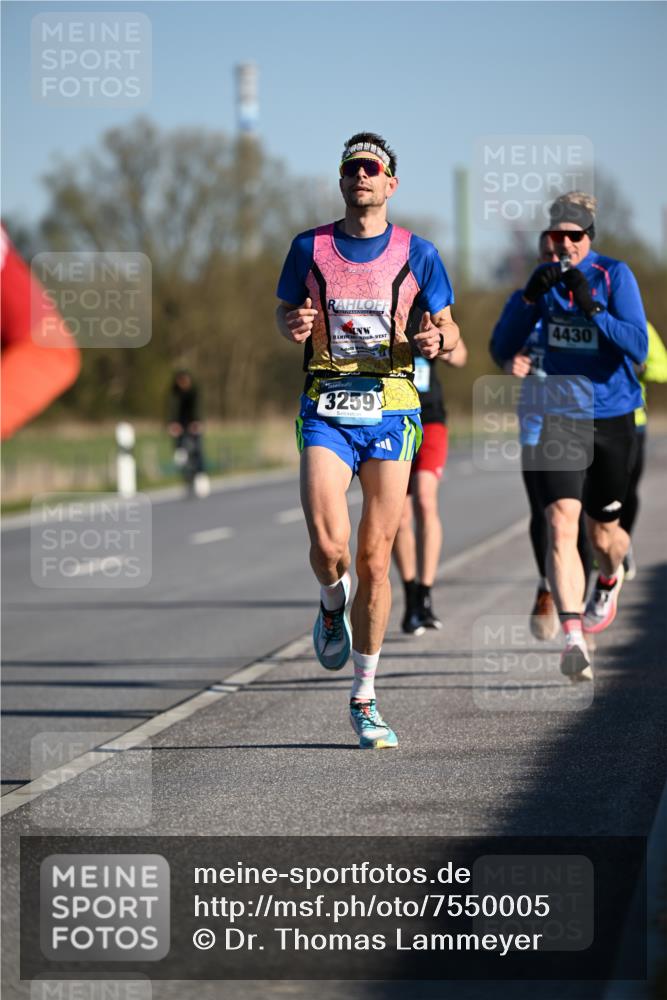 06.04.2025 - 44. Internationalen Wilhelmsburger Insellauf Dr. Thomas Lammeyer http://msf.ph/oto/7550005 06.04.2025 09:20:26 Laufen 3259, 4430 meine-sportfotos.de