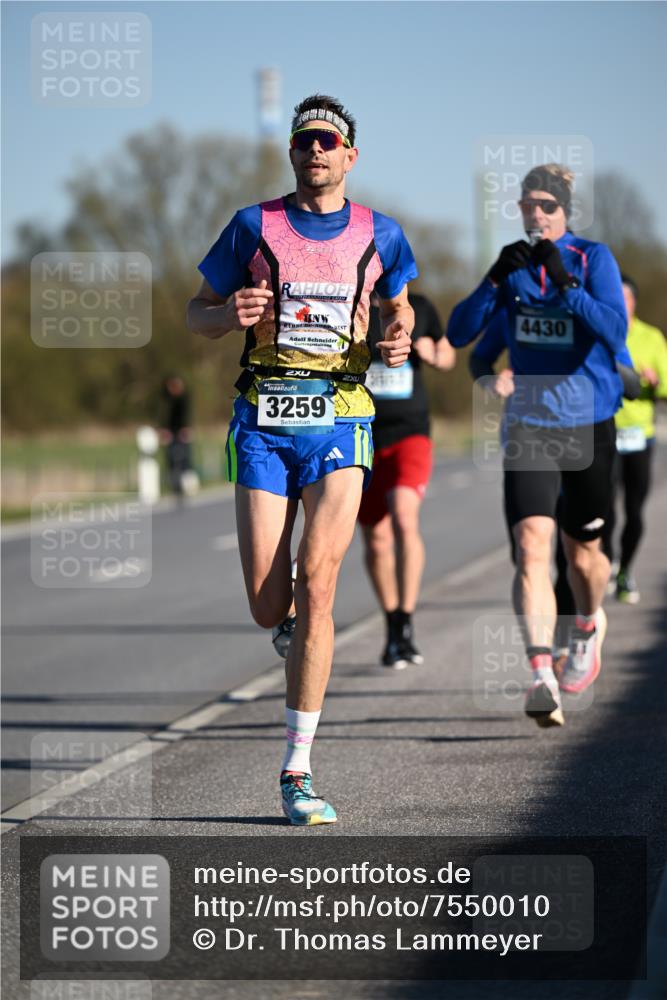 06.04.2025 - 44. Internationalen Wilhelmsburger Insellauf Dr. Thomas Lammeyer http://msf.ph/oto/7550010 06.04.2025 09:20:26 Laufen 44, 3259, 4430 meine-sportfotos.de