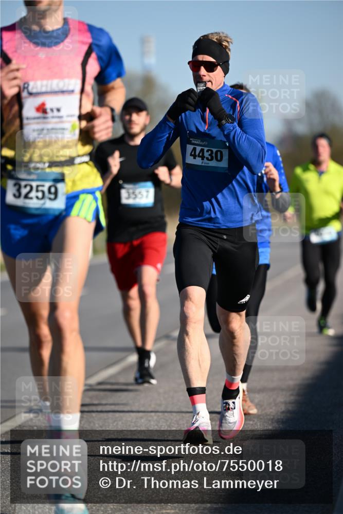 06.04.2025 - 44. Internationalen Wilhelmsburger Insellauf Dr. Thomas Lammeyer http://msf.ph/oto/7550018 06.04.2025 09:20:28 Laufen 3259, 3557, 4430 meine-sportfotos.de