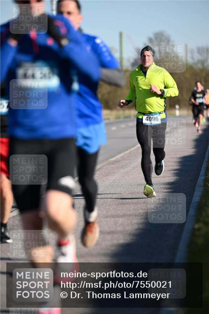 06.04.2025 - 44. Internationalen Wilhelmsburger Insellauf Dr. Thomas Lammeyer http://msf.ph/oto/7550021 06.04.2025 09:20:29 Laufen 37, 4436, 4096 meine-sportfotos.de
