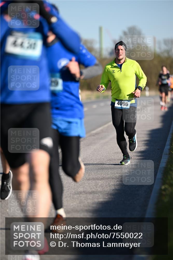 06.04.2025 - 44. Internationalen Wilhelmsburger Insellauf Dr. Thomas Lammeyer http://msf.ph/oto/7550022 06.04.2025 09:20:29 Laufen 4430, 299, 4096 meine-sportfotos.de