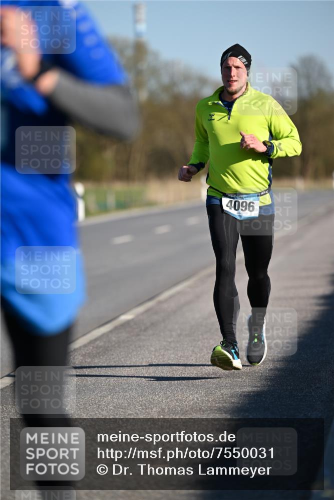 06.04.2025 - 44. Internationalen Wilhelmsburger Insellauf Dr. Thomas Lammeyer http://msf.ph/oto/7550031 06.04.2025 09:20:30 Laufen 4096 meine-sportfotos.de