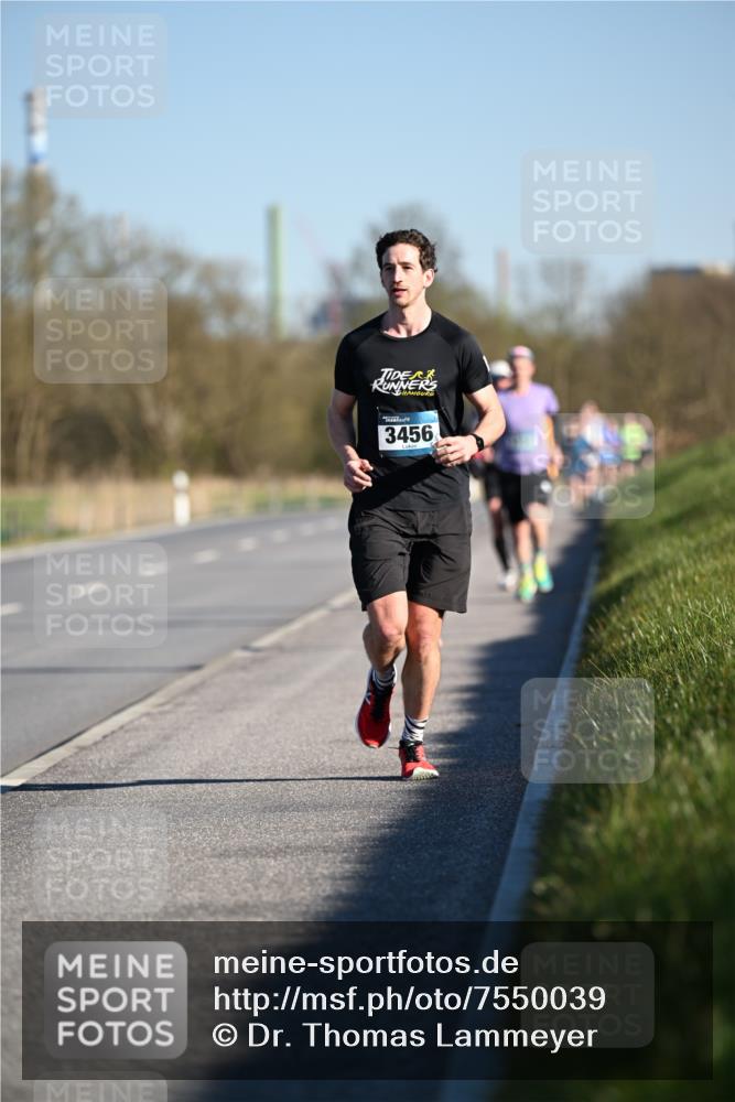 06.04.2025 - 44. Internationalen Wilhelmsburger Insellauf Dr. Thomas Lammeyer http://msf.ph/oto/7550039 06.04.2025 09:20:39 Laufen 3456 meine-sportfotos.de