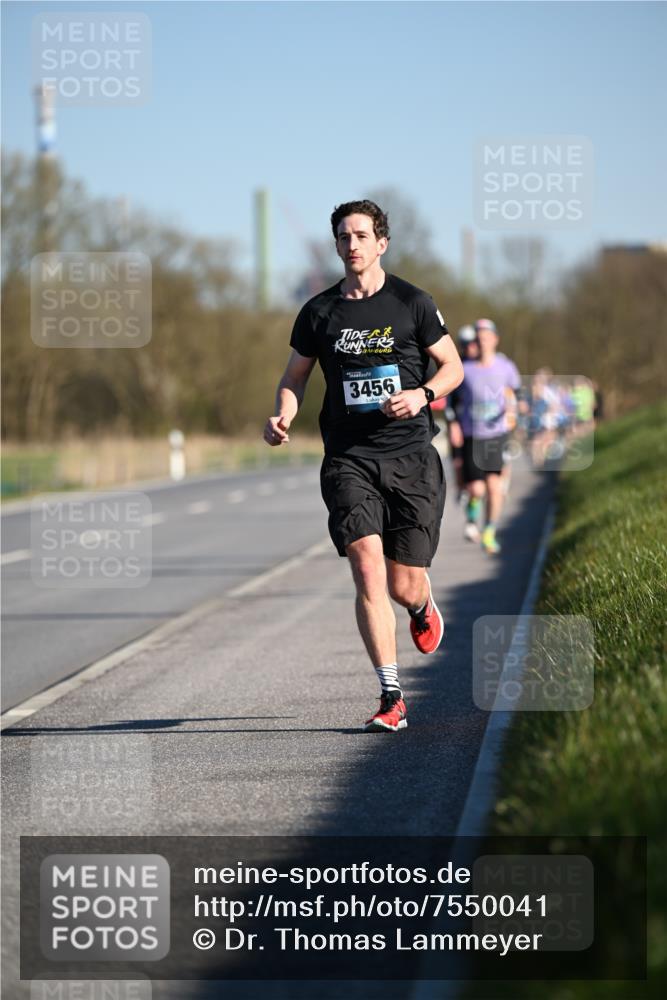 06.04.2025 - 44. Internationalen Wilhelmsburger Insellauf Dr. Thomas Lammeyer http://msf.ph/oto/7550041 06.04.2025 09:20:40 Laufen 3456 meine-sportfotos.de