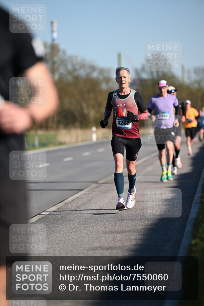 06.04.2025 - 44. Internationalen Wilhelmsburger Insellauf Dr. Thomas Lammeyer http://msf.ph/oto/7550060 06.04.2025 09:20:43 Laufen 4265 meine-sportfotos.de