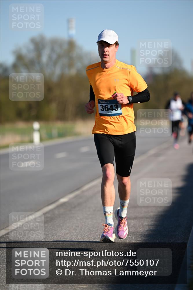 06.04.2025 - 44. Internationalen Wilhelmsburger Insellauf Dr. Thomas Lammeyer http://msf.ph/oto/7550107 06.04.2025 09:20:54 Laufen 3643 meine-sportfotos.de