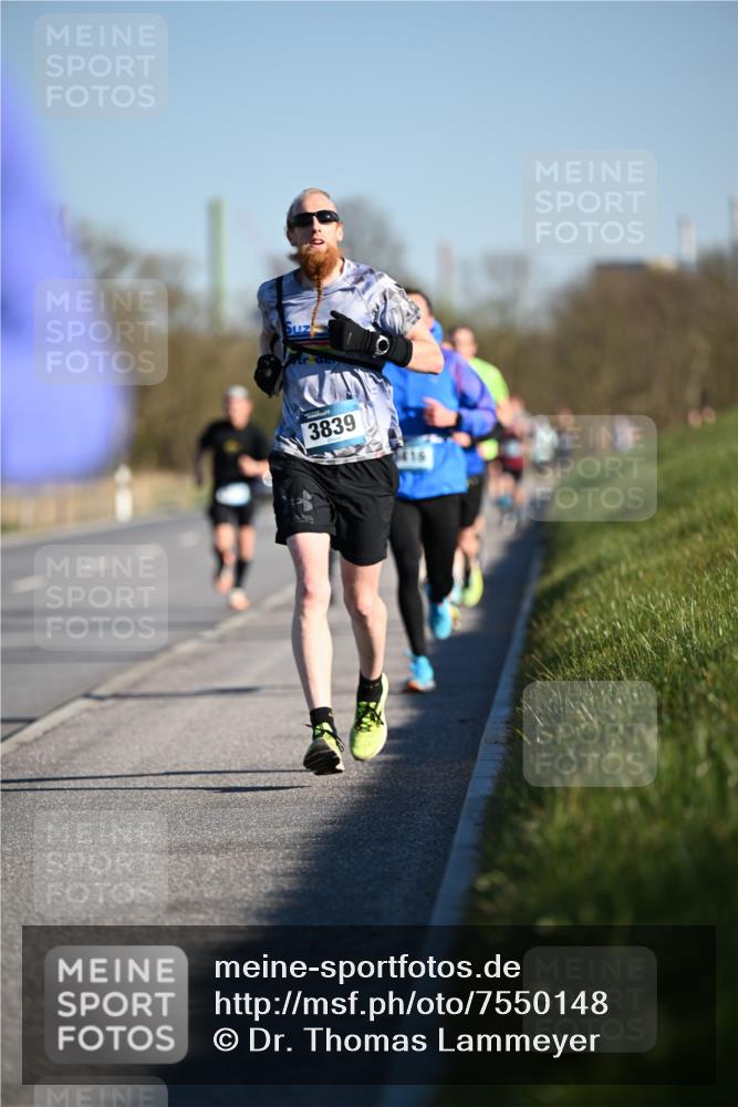 06.04.2025 - 44. Internationalen Wilhelmsburger Insellauf Dr. Thomas Lammeyer http://msf.ph/oto/7550148 06.04.2025 09:21:06 Laufen 3839, 416 meine-sportfotos.de