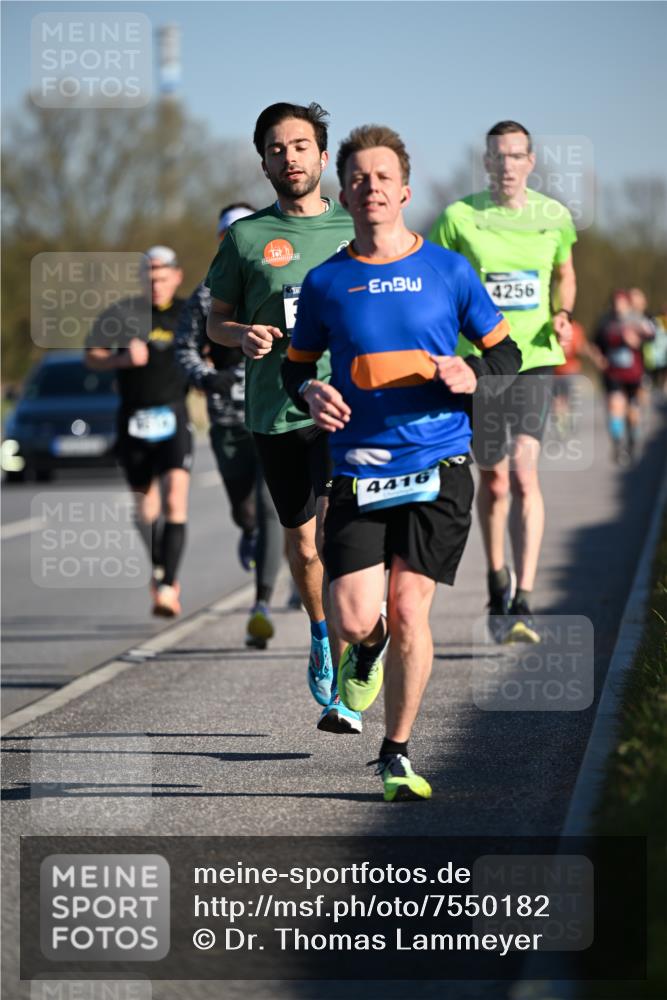 06.04.2025 - 44. Internationalen Wilhelmsburger Insellauf Dr. Thomas Lammeyer http://msf.ph/oto/7550182 06.04.2025 09:21:12 Laufen 4256, 4416 meine-sportfotos.de