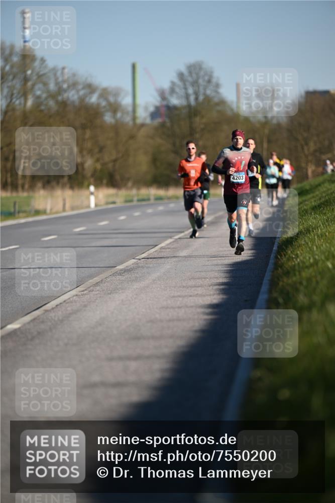 06.04.2025 - 44. Internationalen Wilhelmsburger Insellauf Dr. Thomas Lammeyer http://msf.ph/oto/7550200 06.04.2025 09:21:16 Laufen 4203 meine-sportfotos.de