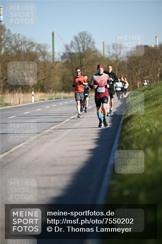 06.04.2025 - 44. Internationalen Wilhelmsburger Insellauf Dr. Thomas Lammeyer http://msf.ph/oto/7550202 06.04.2025 09:21:16 Laufen  meine-sportfotos.de
