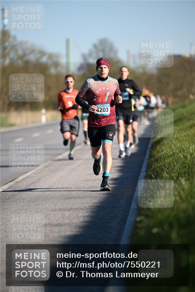 06.04.2025 - 44. Internationalen Wilhelmsburger Insellauf Dr. Thomas Lammeyer http://msf.ph/oto/7550221 06.04.2025 09:21:20 Laufen 4203 meine-sportfotos.de