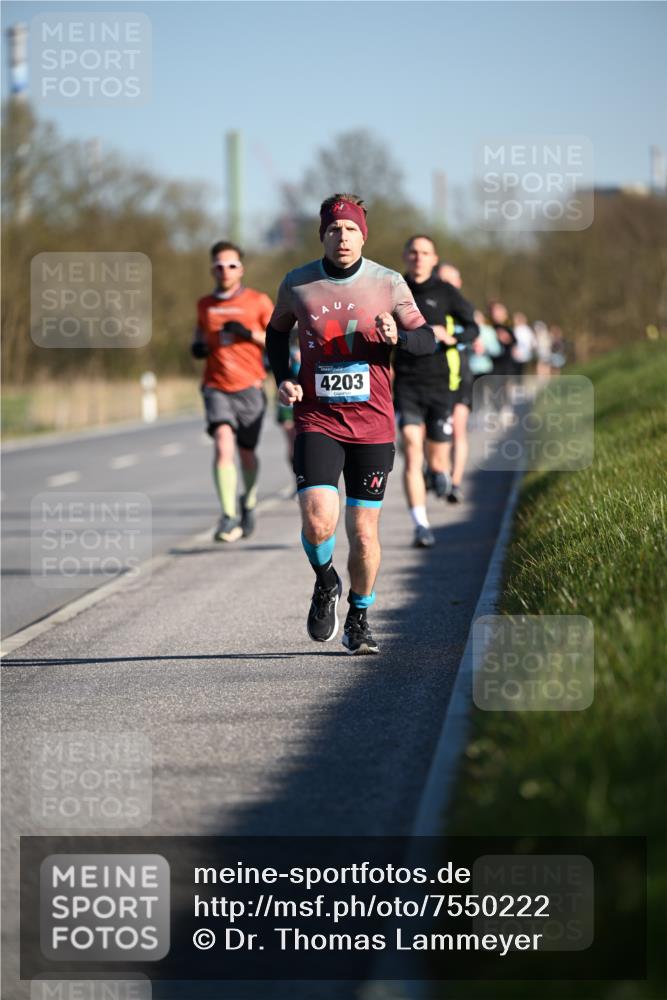 06.04.2025 - 44. Internationalen Wilhelmsburger Insellauf Dr. Thomas Lammeyer http://msf.ph/oto/7550222 06.04.2025 09:21:20 Laufen 4203 meine-sportfotos.de