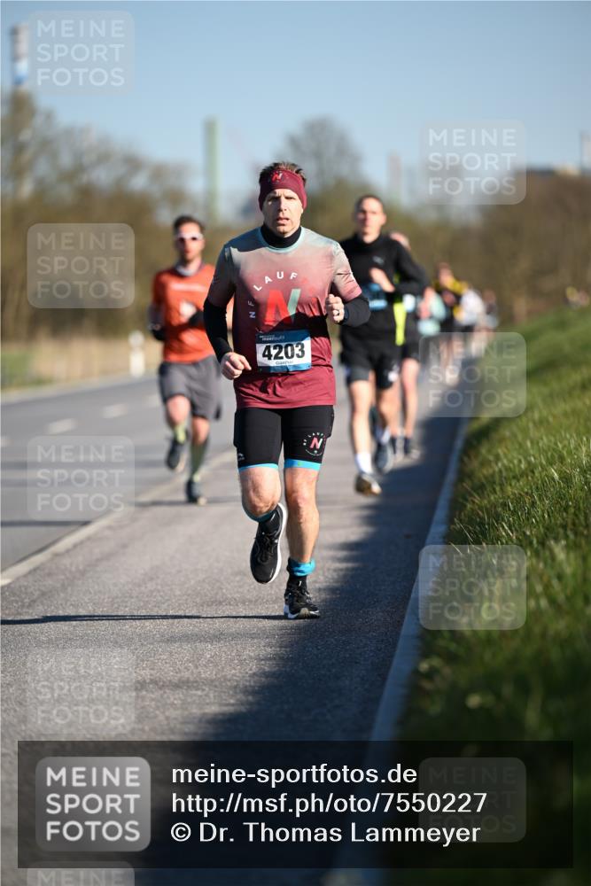 06.04.2025 - 44. Internationalen Wilhelmsburger Insellauf Dr. Thomas Lammeyer http://msf.ph/oto/7550227 06.04.2025 09:21:21 Laufen 4203 meine-sportfotos.de