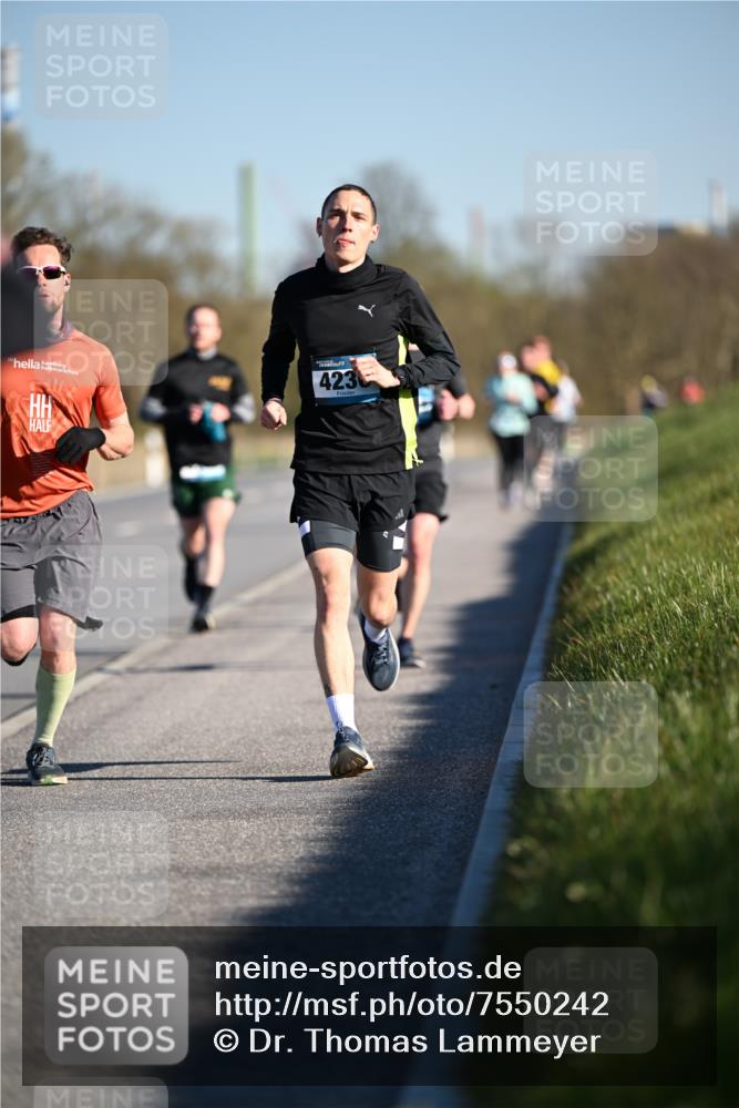 06.04.2025 - 44. Internationalen Wilhelmsburger Insellauf Dr. Thomas Lammeyer http://msf.ph/oto/7550242 06.04.2025 09:21:24 Laufen 423 meine-sportfotos.de