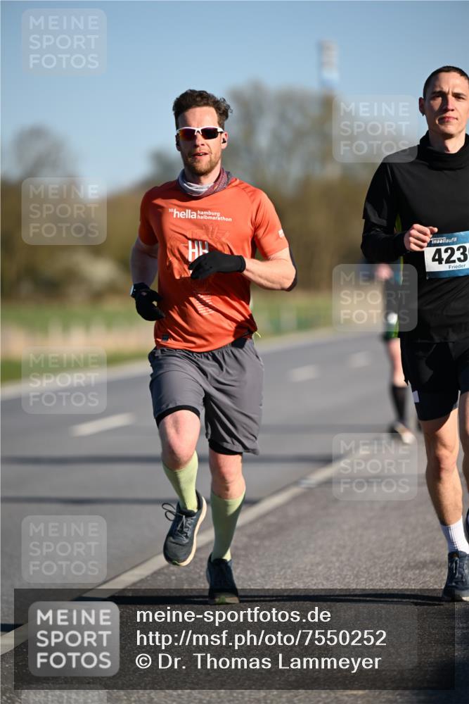 06.04.2025 - 44. Internationalen Wilhelmsburger Insellauf Dr. Thomas Lammeyer http://msf.ph/oto/7550252 06.04.2025 09:21:25 Laufen 423 meine-sportfotos.de