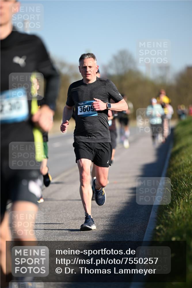 06.04.2025 - 44. Internationalen Wilhelmsburger Insellauf Dr. Thomas Lammeyer http://msf.ph/oto/7550257 06.04.2025 09:21:27 Laufen 3609 meine-sportfotos.de