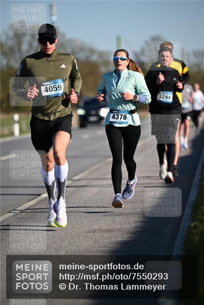 06.04.2025 - 44. Internationalen Wilhelmsburger Insellauf Dr. Thomas Lammeyer http://msf.ph/oto/7550293 06.04.2025 09:21:36 Laufen 4059, 4378, 3294 meine-sportfotos.de