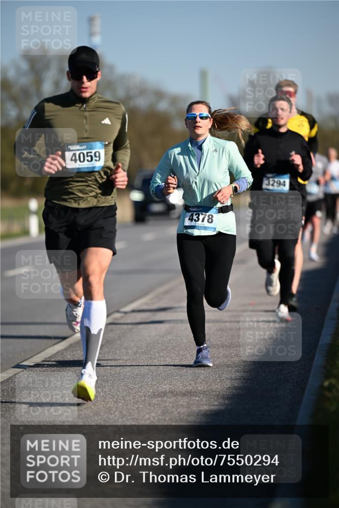 06.04.2025 - 44. Internationalen Wilhelmsburger Insellauf Dr. Thomas Lammeyer http://msf.ph/oto/7550294 06.04.2025 09:21:37 Laufen 4059, 4378, 3294 meine-sportfotos.de