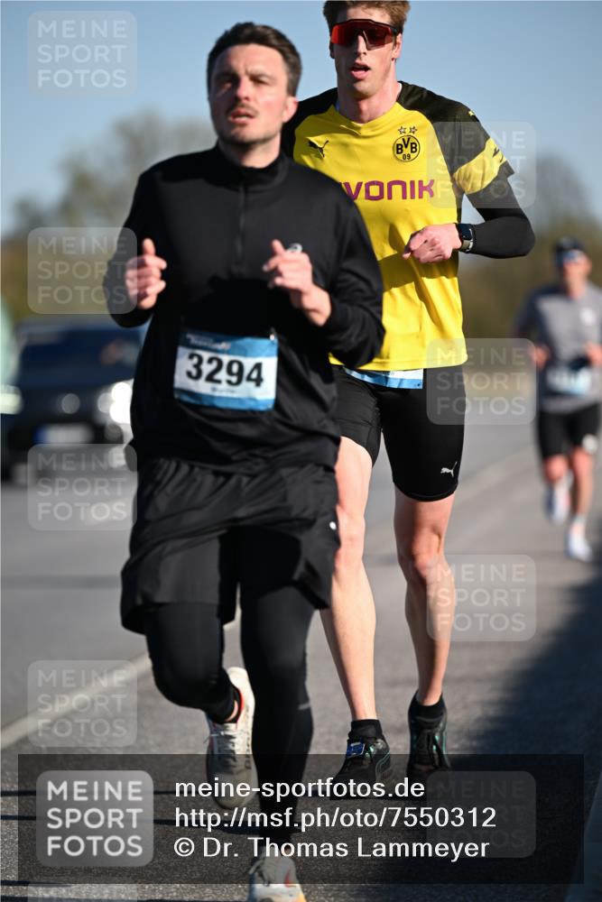 06.04.2025 - 44. Internationalen Wilhelmsburger Insellauf Dr. Thomas Lammeyer http://msf.ph/oto/7550312 06.04.2025 09:21:40 Laufen 3294, 09 meine-sportfotos.de