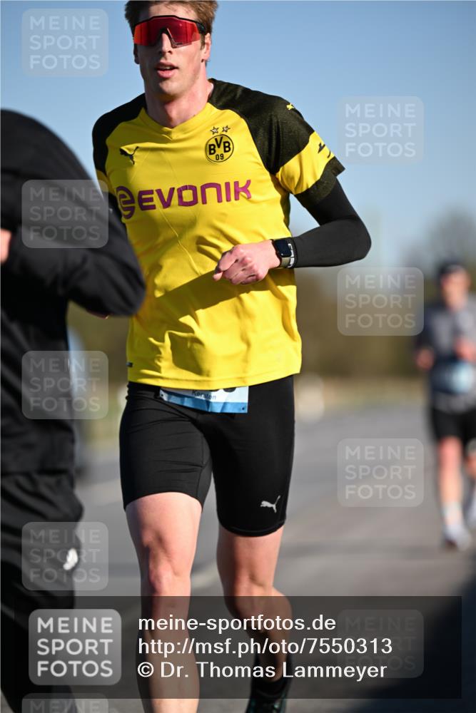 06.04.2025 - 44. Internationalen Wilhelmsburger Insellauf Dr. Thomas Lammeyer http://msf.ph/oto/7550313 06.04.2025 09:21:41 Laufen 09 meine-sportfotos.de