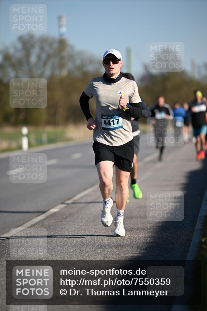06.04.2025 - 44. Internationalen Wilhelmsburger Insellauf Dr. Thomas Lammeyer http://msf.ph/oto/7550359 06.04.2025 09:21:54 Laufen 4417 meine-sportfotos.de