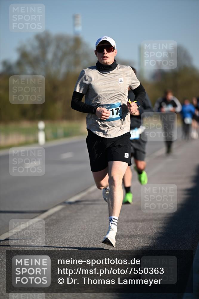 06.04.2025 - 44. Internationalen Wilhelmsburger Insellauf Dr. Thomas Lammeyer http://msf.ph/oto/7550363 06.04.2025 09:21:55 Laufen 17 meine-sportfotos.de