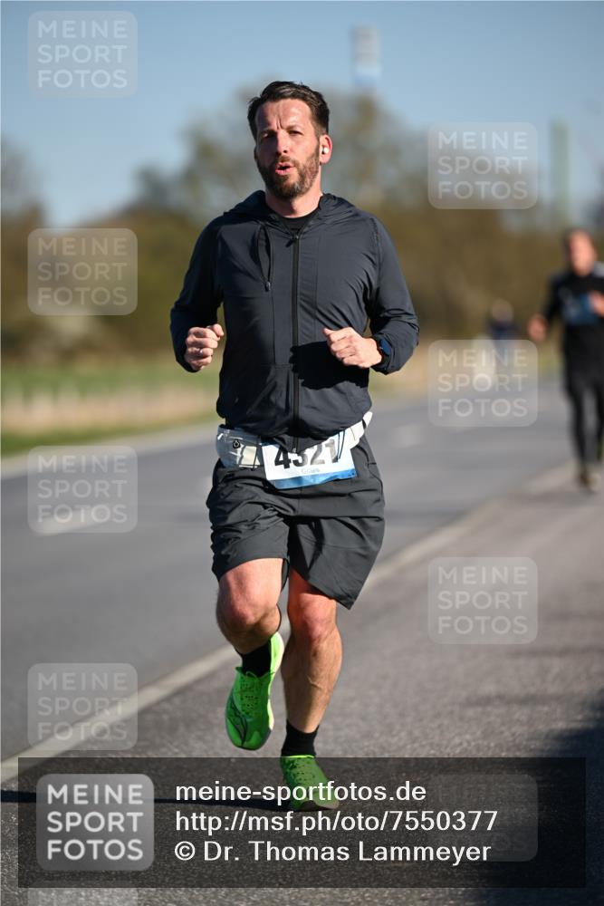 06.04.2025 - 44. Internationalen Wilhelmsburger Insellauf Dr. Thomas Lammeyer http://msf.ph/oto/7550377 06.04.2025 09:21:57 Laufen 4321 meine-sportfotos.de