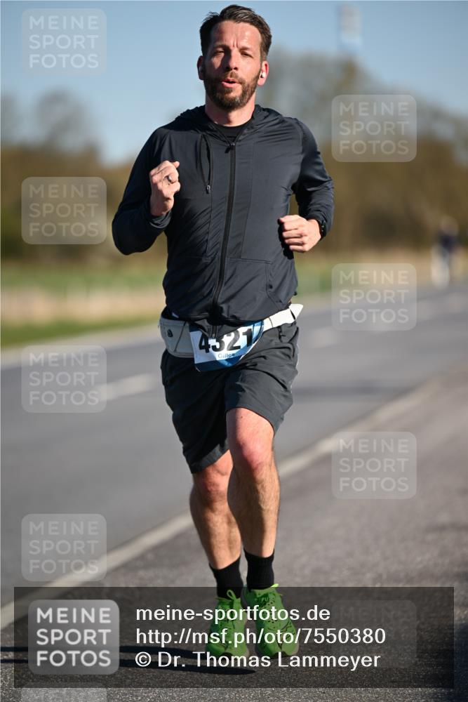 06.04.2025 - 44. Internationalen Wilhelmsburger Insellauf Dr. Thomas Lammeyer http://msf.ph/oto/7550380 06.04.2025 09:21:58 Laufen 4327 meine-sportfotos.de