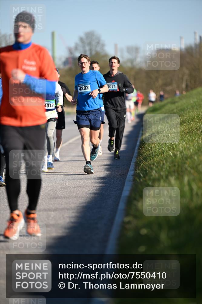 06.04.2025 - 44. Internationalen Wilhelmsburger Insellauf Dr. Thomas Lammeyer http://msf.ph/oto/7550410 06.04.2025 09:22:06 Laufen 4018, 4292, 4071 meine-sportfotos.de
