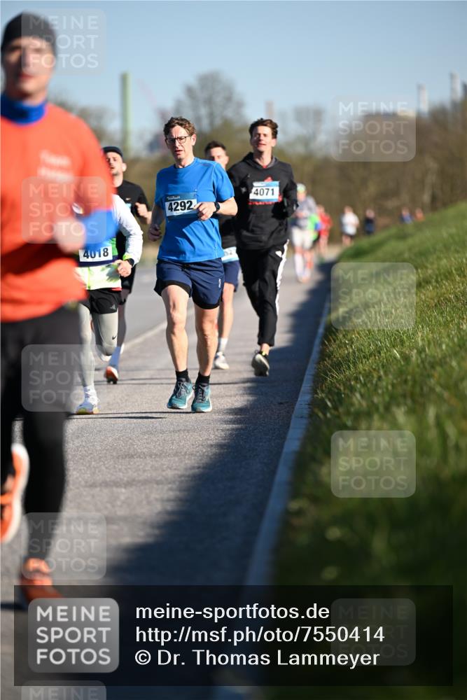 06.04.2025 - 44. Internationalen Wilhelmsburger Insellauf Dr. Thomas Lammeyer http://msf.ph/oto/7550414 06.04.2025 09:22:07 Laufen 4018, 4292, 4071 meine-sportfotos.de