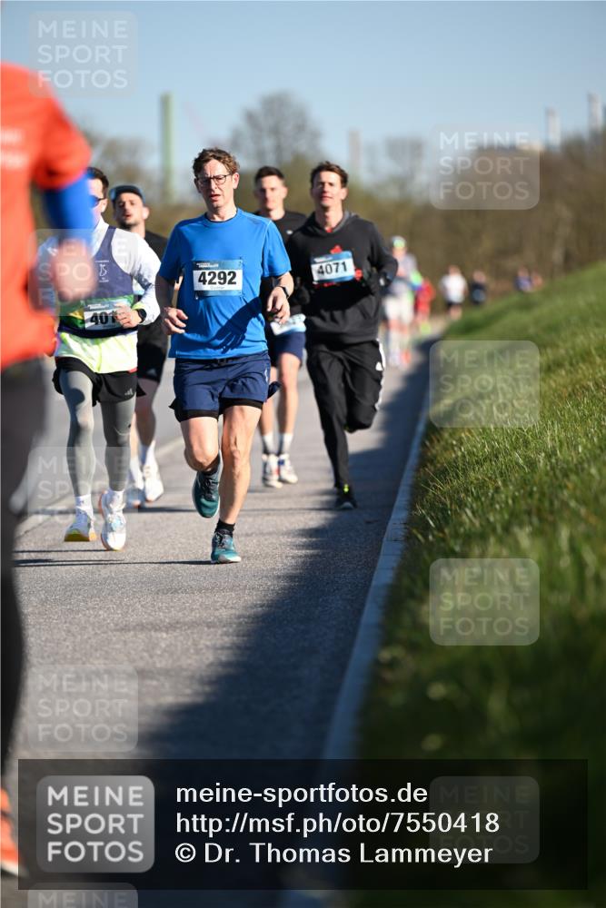 06.04.2025 - 44. Internationalen Wilhelmsburger Insellauf Dr. Thomas Lammeyer http://msf.ph/oto/7550418 06.04.2025 09:22:08 Laufen 4292, 4071 meine-sportfotos.de